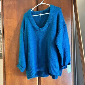 Free People Over-Sized Pull Over Blue Sweater size M
